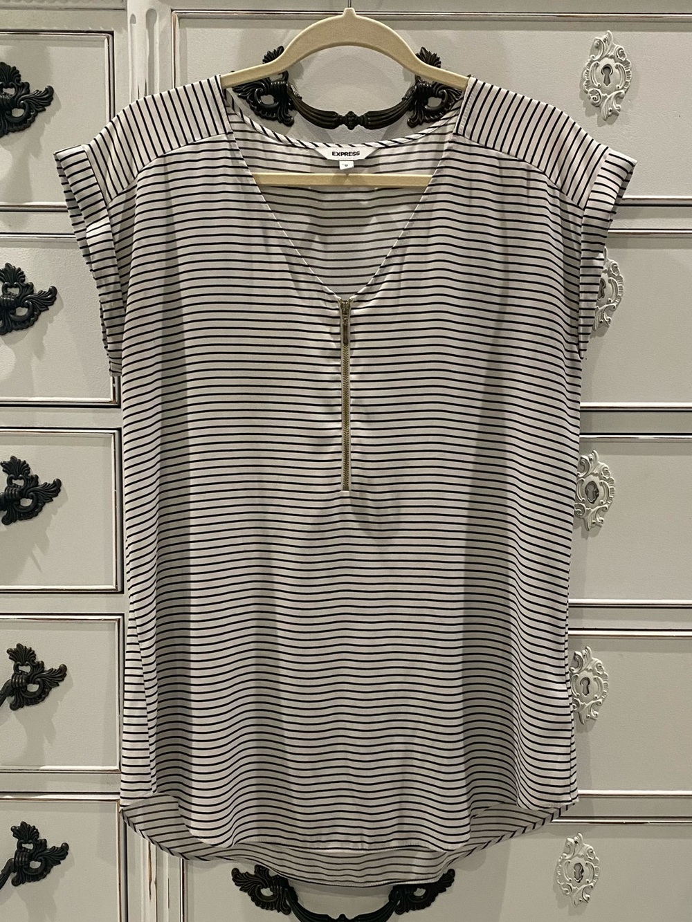 Express Black & White Striped Zip-Front Cap Sleeve Blouse Size Medium